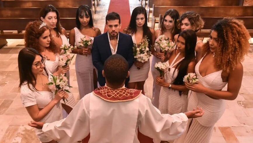 casado com oito mulheres Influencer deseja que a próxima esposa seja “gordinha”. Brasileiro casado com oito mulheres constrói 'mansão do amor livre'