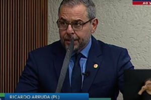 Deputado do PR diz que não houve ditadura e que só foi torturado quem mereceu