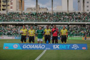Luiz Flávio de Oliveira apitando a final do Goianão