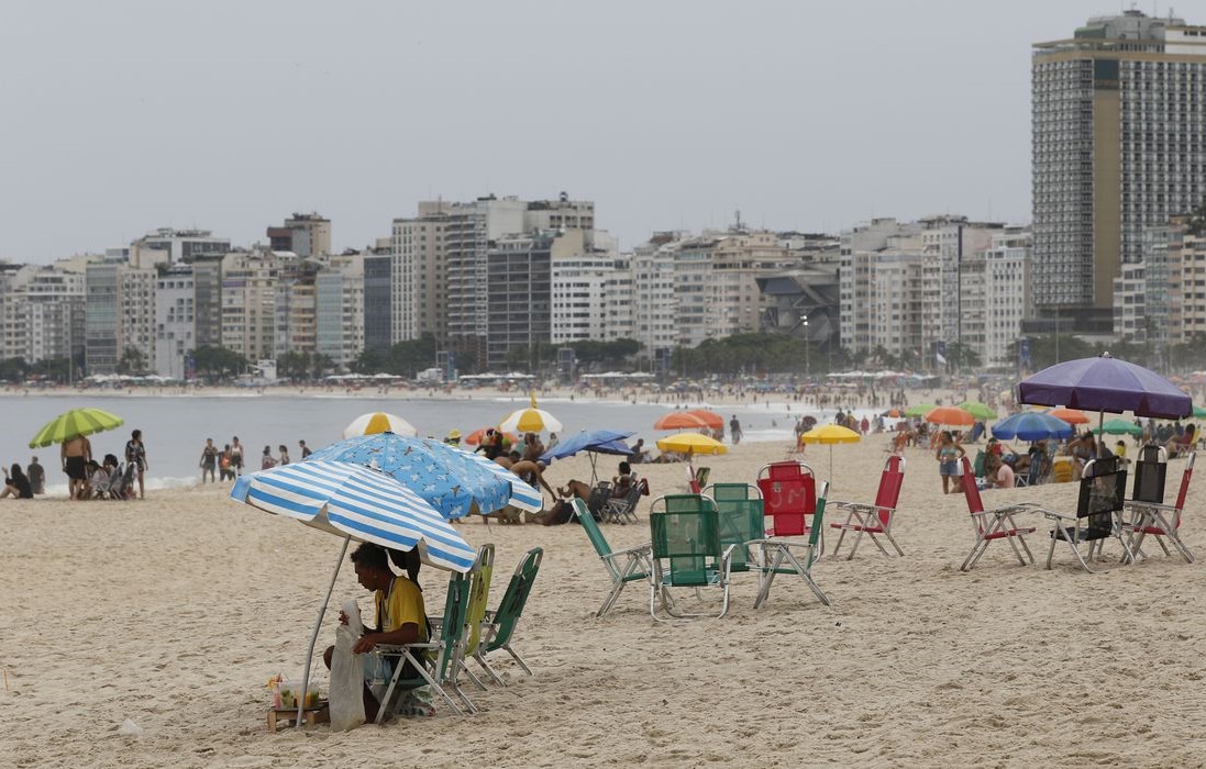 Eduardo Paes proíbe caixa de som em praias e parques do Rio de Janeiro