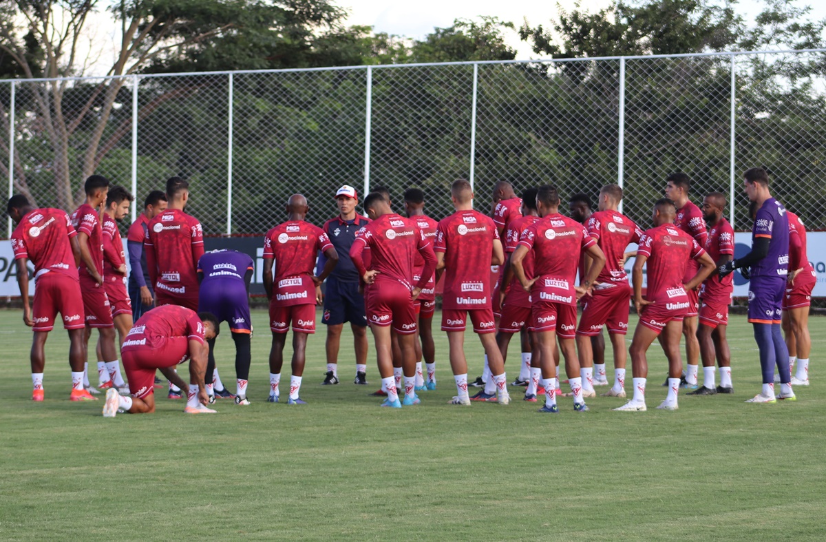 Time do Vila Nova em treino no CT do clube