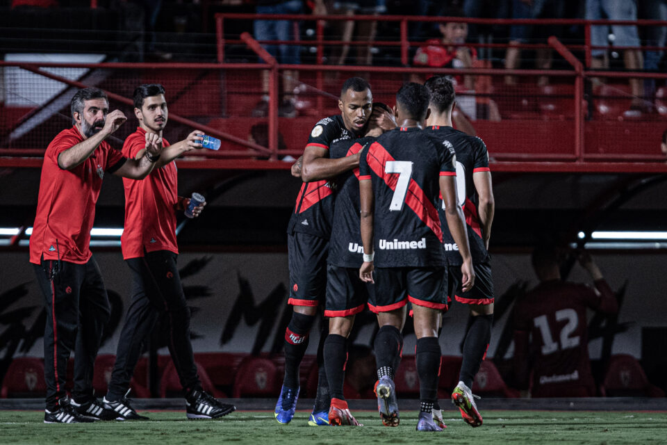 Atlético-GO vence a primeira