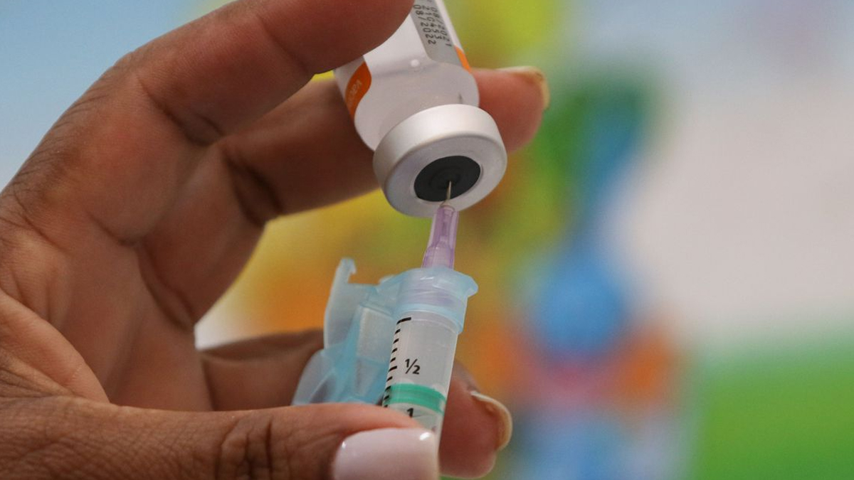 Justiça mantém justa causa de trabalhadora que se recusou a tomar vacina no Rio Grande do Sul (Foto: Fábio Rodrigues-Pozzebom - Agência Brasil)