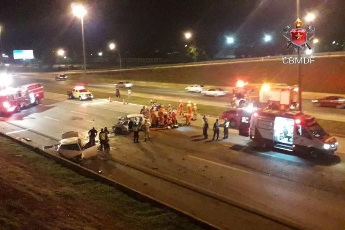 Acidente resultou em duas mortes na vida Epia Sul - (crédito: CBMDF)