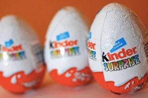 Lote suspeito de samonella afeta produto na Europa. Ministério da Justiça pede esclarecimentos sobre segurança do Kinder Ovo no Brasil
