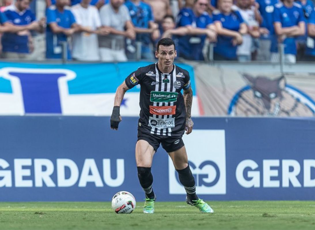 Sidimar atuando pelo Athletic-MG