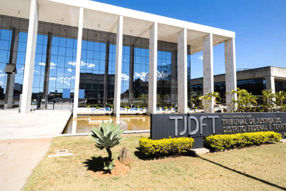 Justiça do DF determina que policial presa por stalking seja internada para tratamento