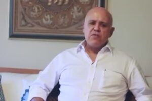 Maurício Sampaio apresenta documentos para provar que juiz é suspeito para julgá-lo (Foto: Reprodução - Youtube)