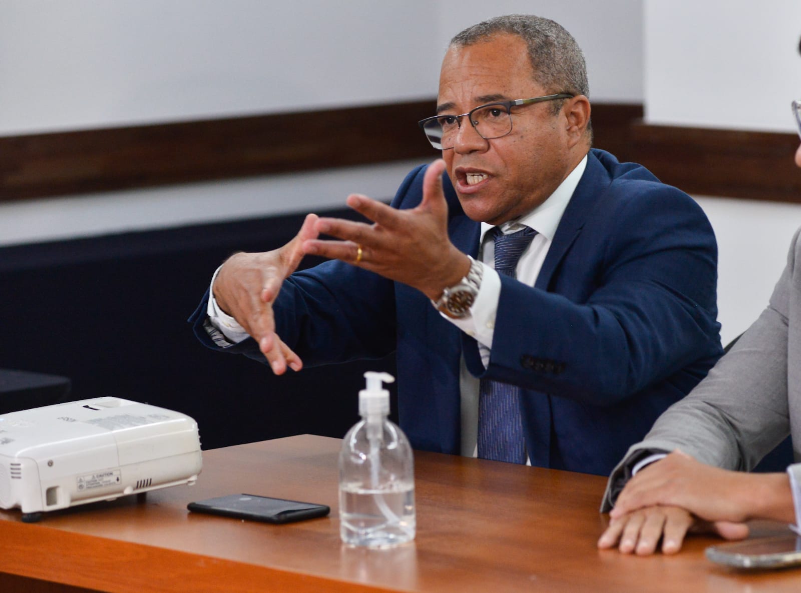 Caso Valério Luiz: Advogado de Maurício Sampaio acusa juiz e promotores de serem parciais