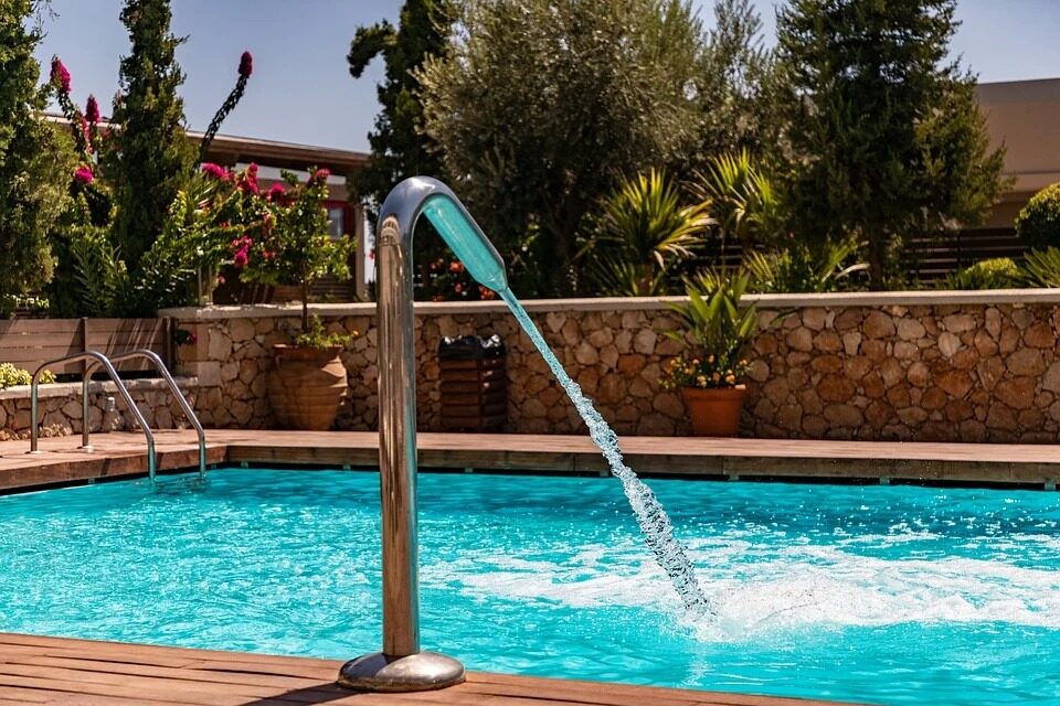 Empresas de Jataí (GO) são condenadas por má prestação de serviço em instalação de piscina