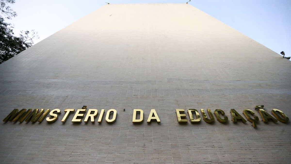 MEC lança plataforma virtual para formação de professores