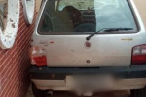 Carro invade casa em Anápolis