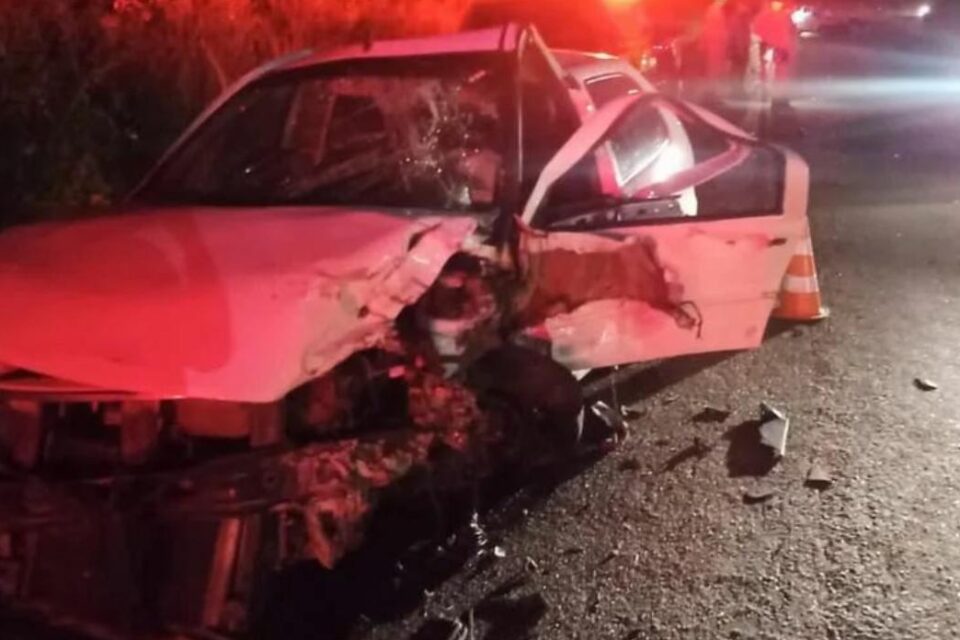 Colisão frontal entre dois veículos deixa três feridos na GO-210 em Catalão