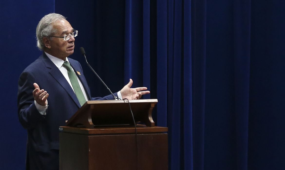 Ministro diz ser contra sanções e pede permanência da Rússia no FMI