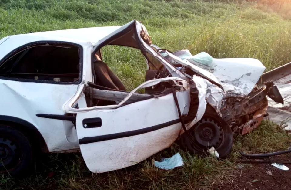 Mulher recebe descarga elétrica e morre ao tentar ajudar vítimas de acidente na GO-320 em Joviânia