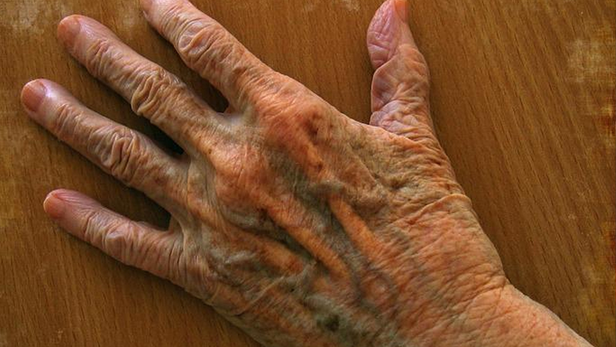 Corpo de idoso em decomposição é encontrado em residência de Anápolis (GO)