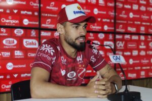 Alisson Cassiano chega para disputar posição no sistema defensivo do Vila Nova