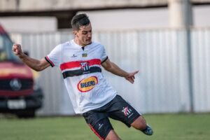 Stefano Moretti defendendo o Anápolis