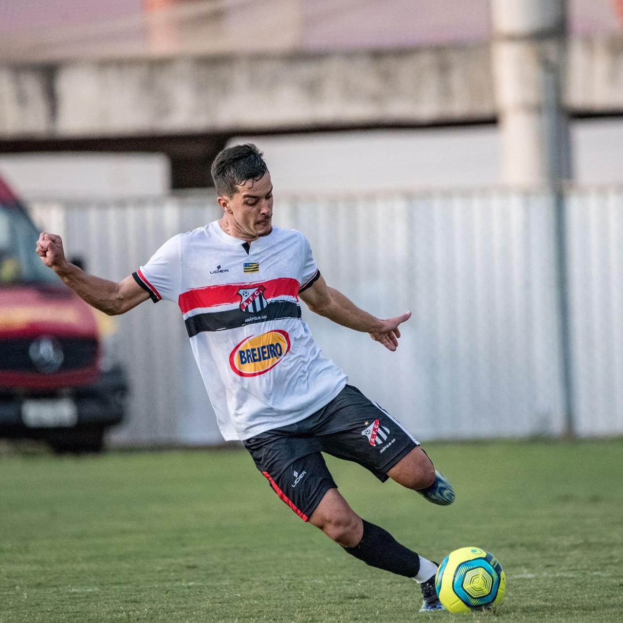 Stefano Moretti defendendo o Anápolis