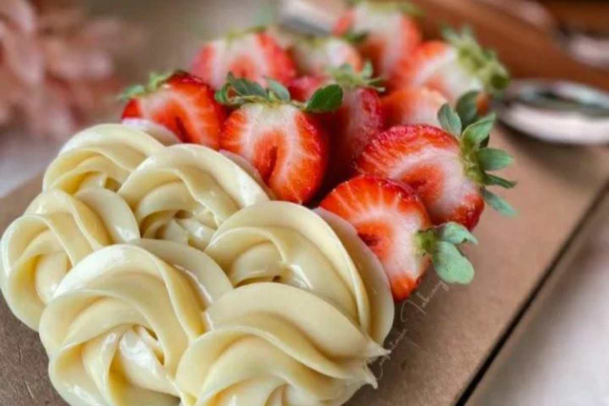 A estudante de gastronomia Fabiana Cardoso é confeiteira a pouco mais de 2 anos. (Foto: Reprodução -@fabianacardosodoceria)