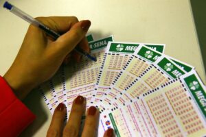 O Concurso 2.474 da Mega-Sena não teve acertadores. As dezenas sorteadas em SP foram 22, 30, 38, 39, 49 e 56. (Foto: Marcello Casal Jr / Agência Brasil)