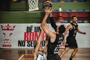 Pezão durante jogo do Vila Nova-AEGB contra o São José