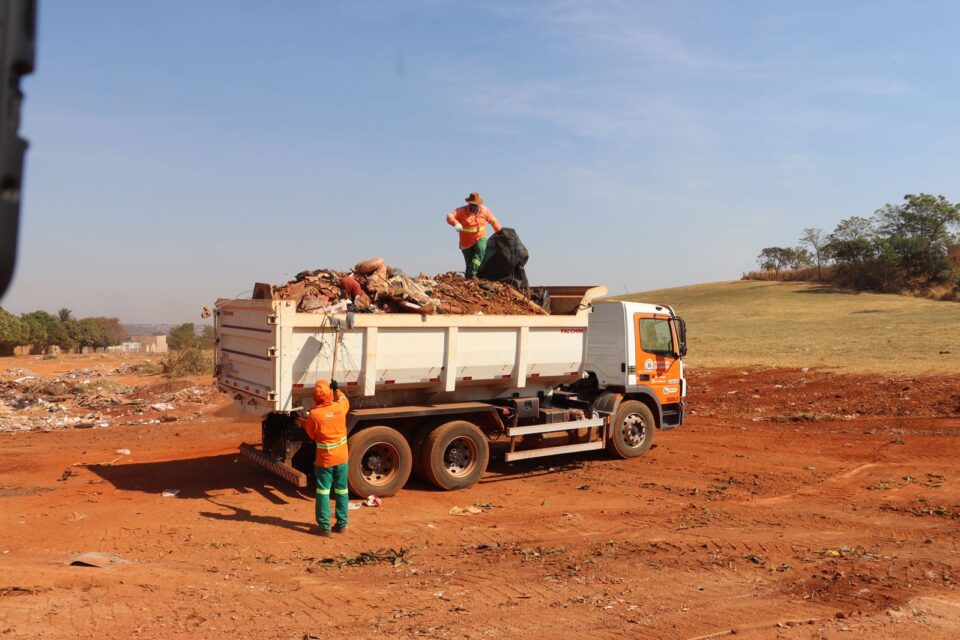 Prefeitura recolhe 45 mil toneladas de entulhos por mês em vias públicas de Goiânia (Foto: Divulgação)