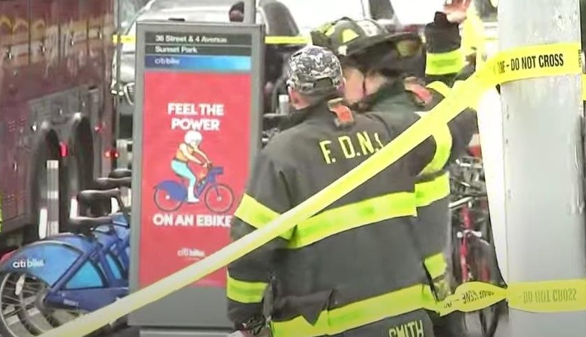 Ao menos 13 pessoas ficaram feridas em incidente, de acordo com os bombeiros. Várias pessoas são baleadas em estação de metrô de Nova York