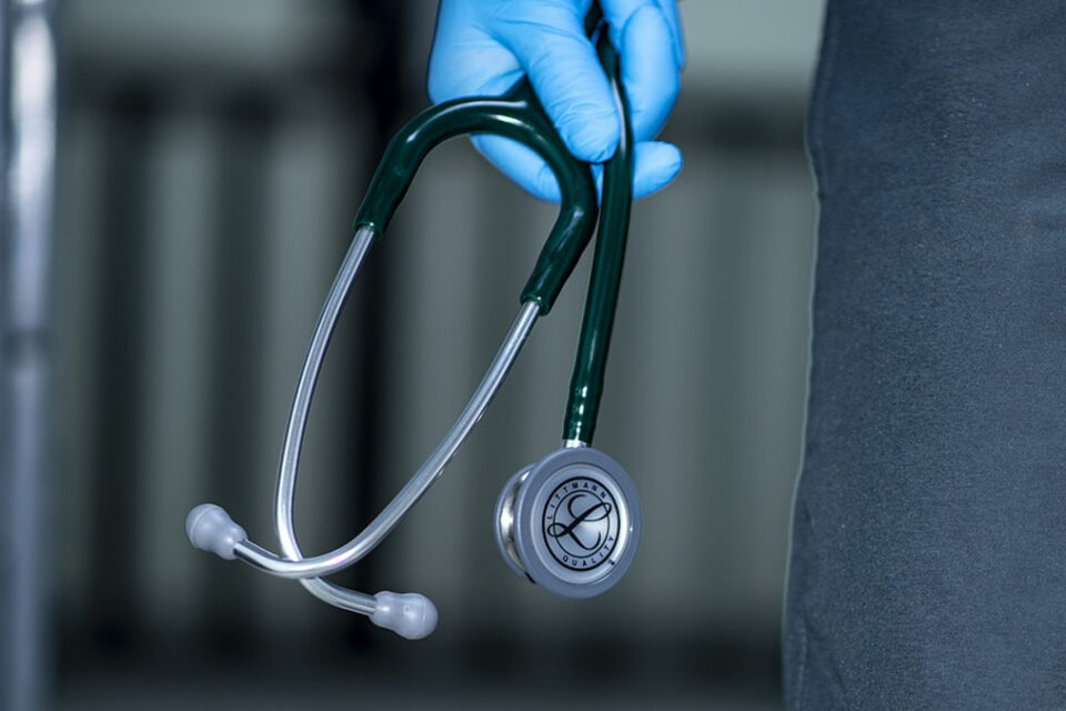 Justiça do Trabalho condena hospital de Goiânia a pagar horas extras a médica