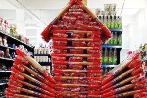 'Leandro repositor' faz sucesso ao transformar mercadorias em artes. Funcionário de mercado cria 'esculturas' com produtos e viraliza; vídeo