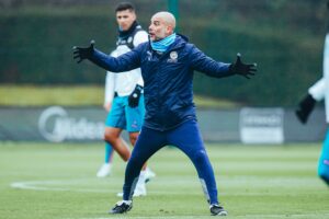 Pep Guardiola treinando o Manchester City