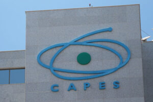Capes oferece mais de 61 mil bolsas para formação de professores