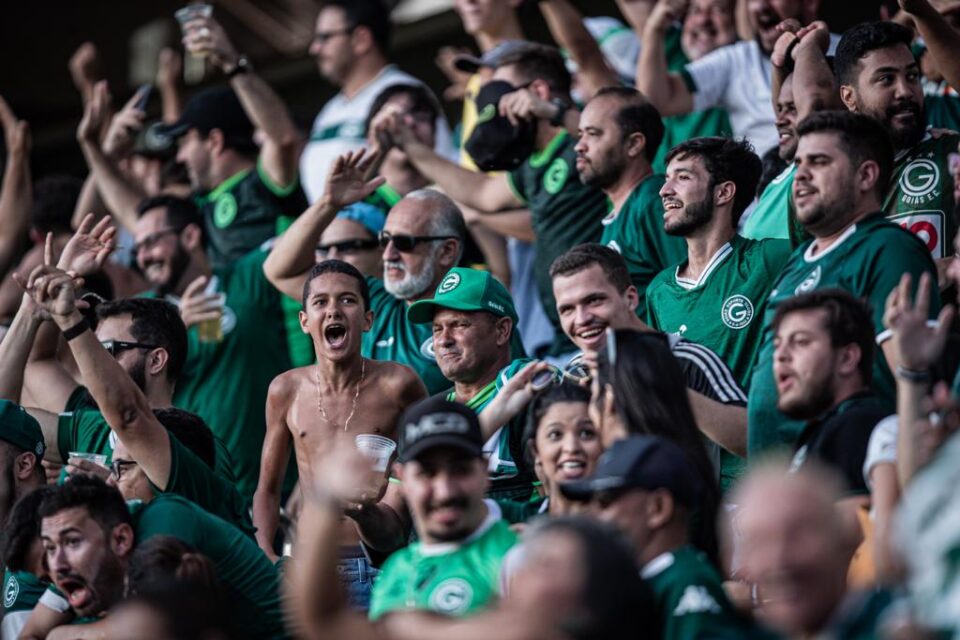 Torcida do Goiás na Serrinha