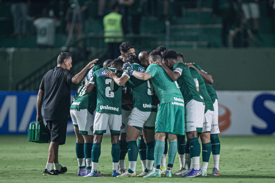 Jogadores do Goiás reunidos na Serrinha
