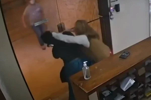 Moradora de prédio de luxo de São Paulo chama cozinheira de "negra esquisita" (Foto: Reprodução)