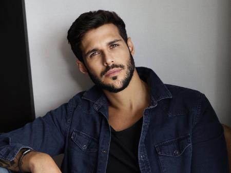 Ex-BBB 22 Rodrigo Mussi foi extubado e caminha com ajuda de enfermeiros