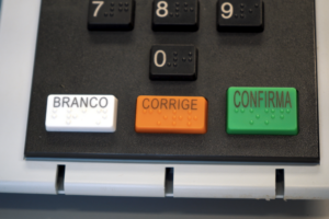 Prazo final vai até 18 de agosto. Eleitor já pode pedir autorização para votar em trânsito votar em trânsito