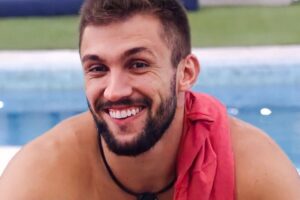 No ano passado, fotos íntimas do instrutor de crossfit vazaram na web. Ex-BBB Arthur Picoli 'engana' fãs usando o Onlyfans; entenda