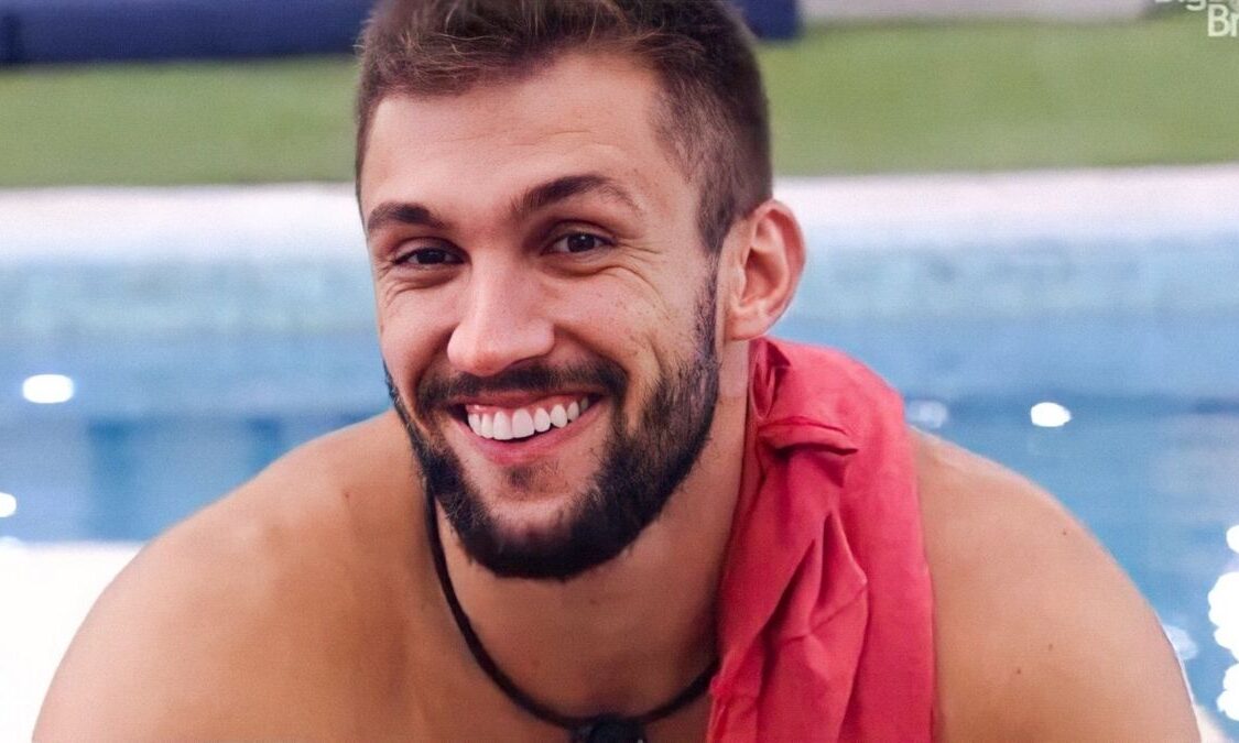 No ano passado, fotos íntimas do instrutor de crossfit vazaram na web. Ex-BBB Arthur Picoli 'engana' fãs usando o Onlyfans; entenda