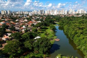 Goiânia foto aérea verde parque prédios