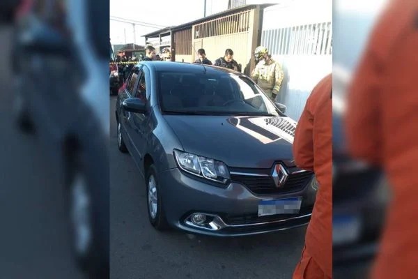 Um PM do Distrito Federal reagiu a um assalto quando saía de casa, no Recanto das Emas, no DF. Ele levou um tiro no rosto e matou o ladrão. (Foto: reprodução)
