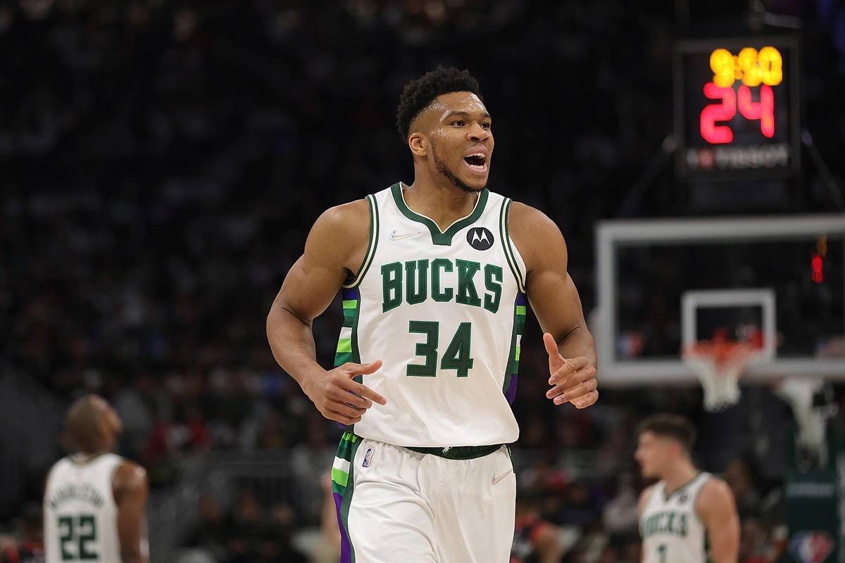 Giannis Antetokounmpo é um dos finalistas a MVP da temporada