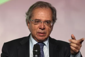 Ministro pediu abertura de mercado europeu a produtos brasileiros. Paulo Guedes diz que desemprego cairá para 8% antes do fim do ano