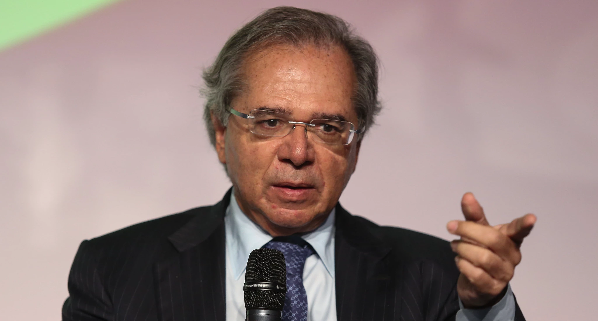 Ministro pediu abertura de mercado europeu a produtos brasileiros. Paulo Guedes diz que desemprego cairá para 8% antes do fim do ano