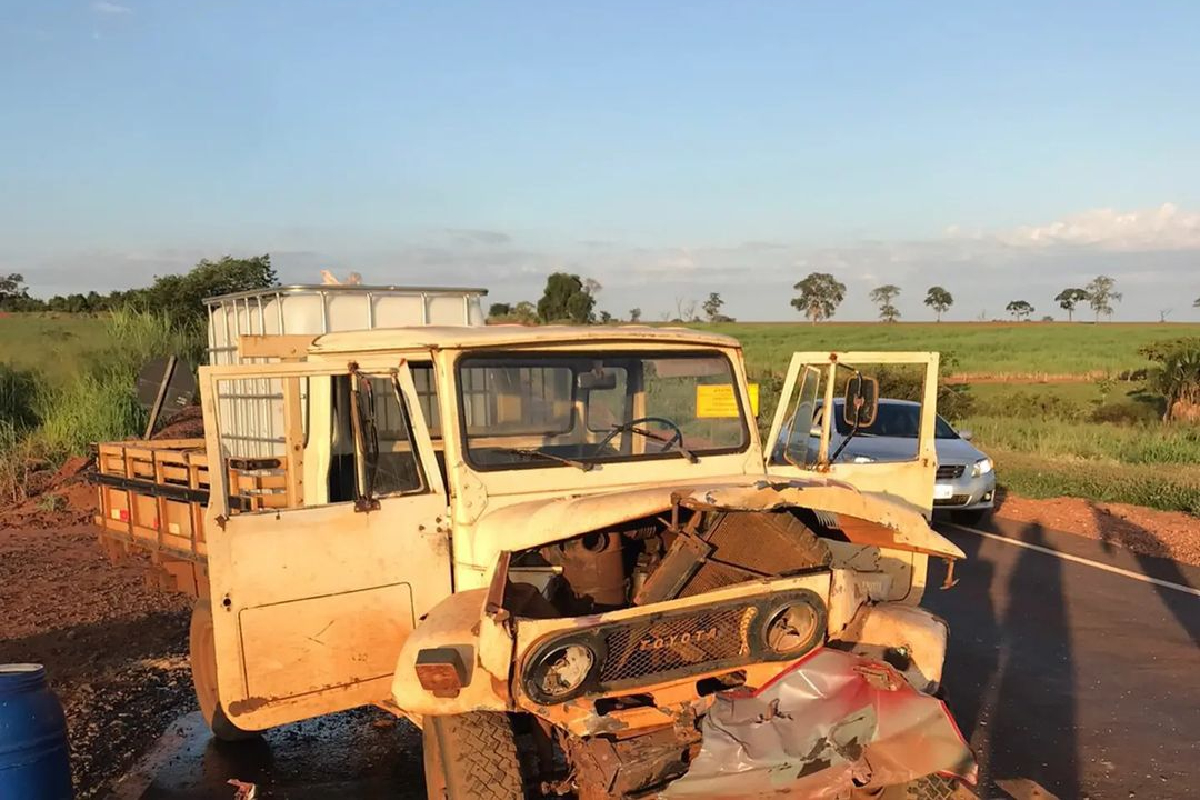 Todas as vítimas receberam os primeiros socorros ainda na rodovia (Foto: Divulgação - Bombeiros)