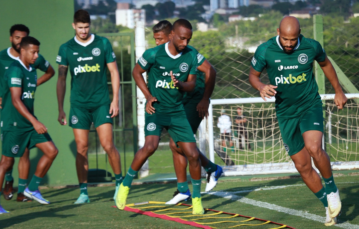 O Goiás precisa vencer o Atlético Goianiense por dois gols de diferença para levantar o título