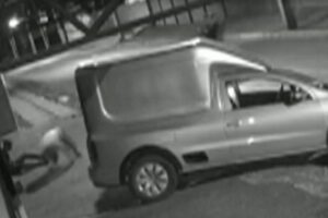 Dois homens passaram atirando e vítima foi atingida no peito. Morador de rua é morto na porta de distribuidora de bebidas em Senador Canedo