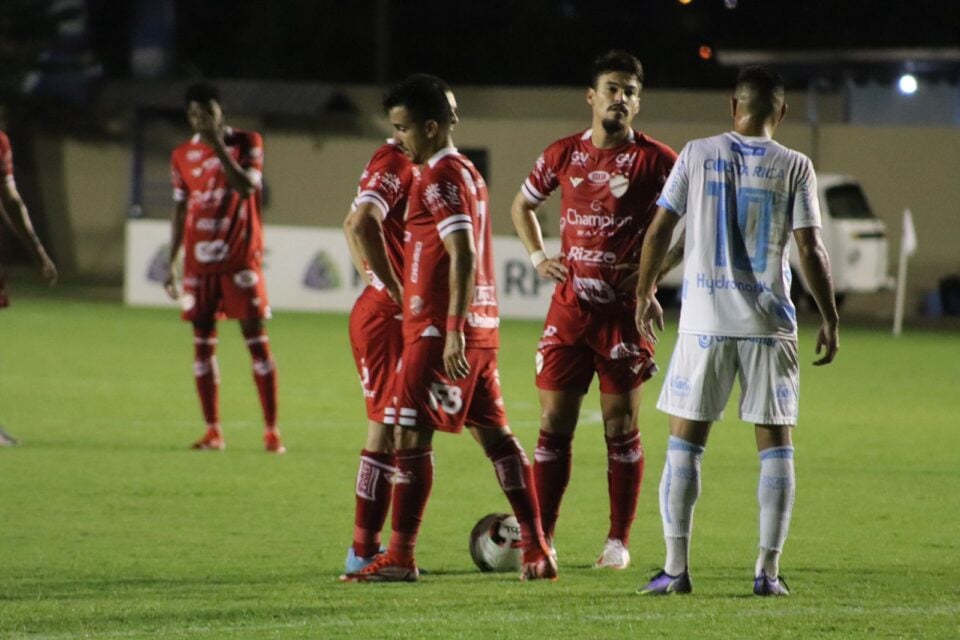 Contra o Londrina, o Vila Nova chegou há 9 jogos sem vencer