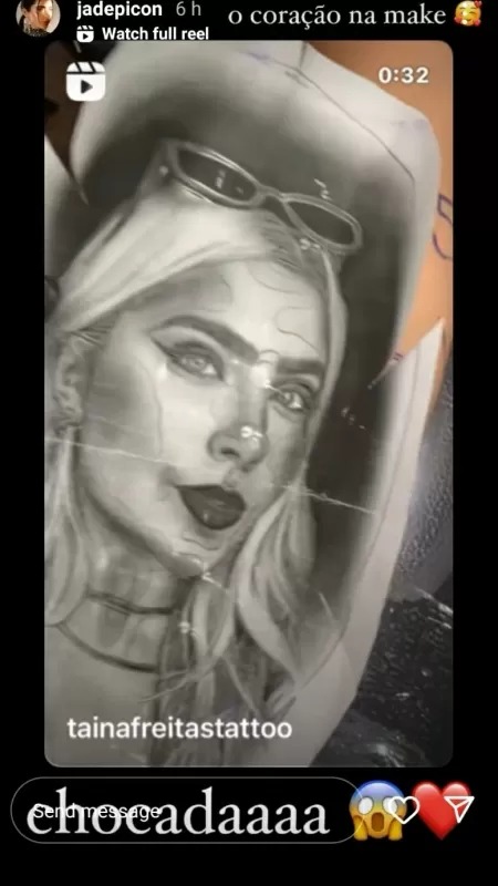 Tatuagem tem até o coraçãozinho que influencer faz no rosto. Fã tatua rosto de Jade Picon e ex-BBB comenta; veja foto