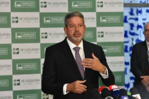 Presidente da Câmara: decisão sobre cassação de mandato é do Congresso